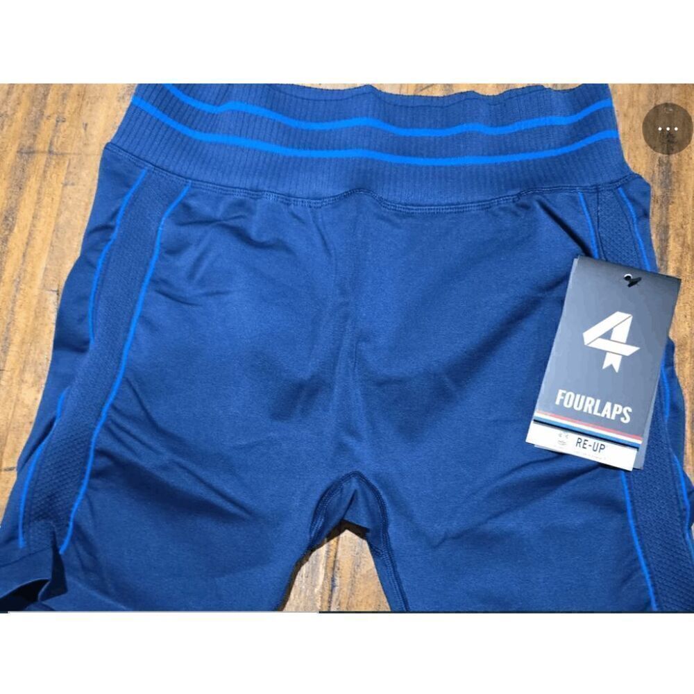 FourLaps NWT size XL women's Aero Seamless Short 3”  midnight blue